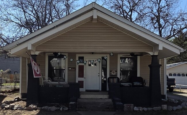 Building Photo - 458 Elm Ave