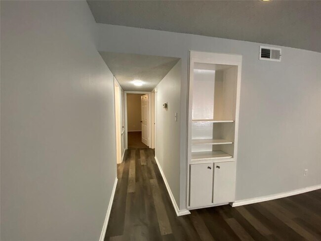 Photo - 2401 Leon St Unit 201