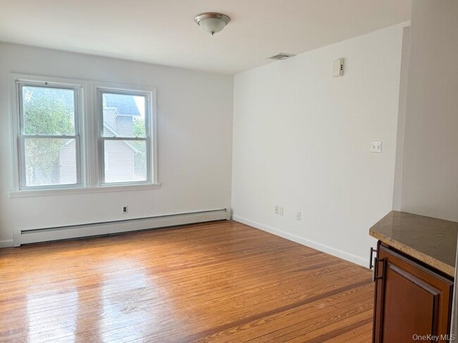 Photo - 122 Combs Ave