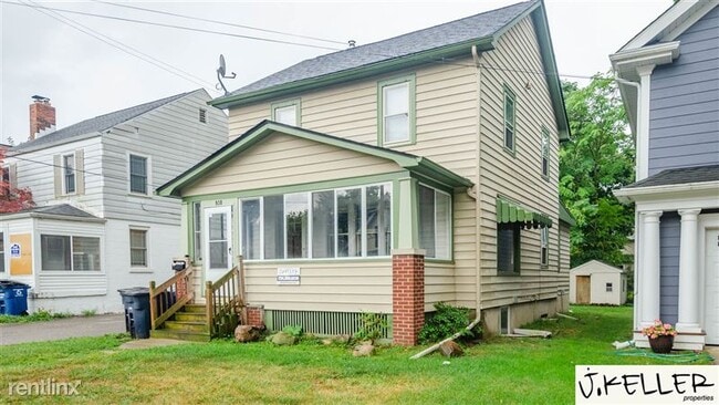 Photo - 930 Woodlawn Ave