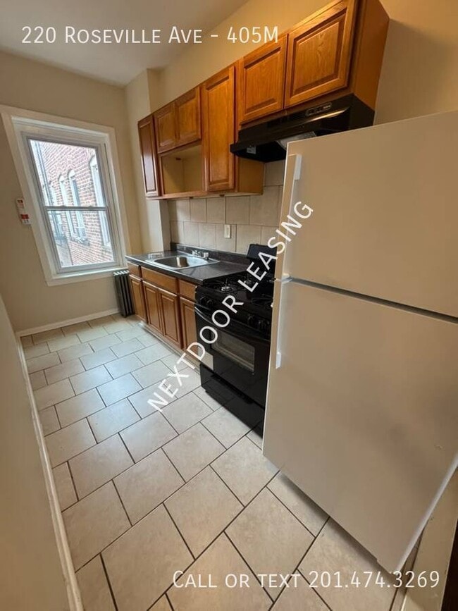 Building Photo - 220 Roseville Ave Unit 405M