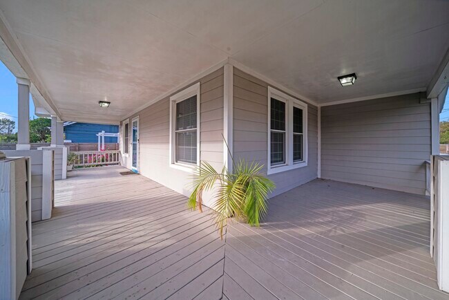 Photo - 5711 Sherman St