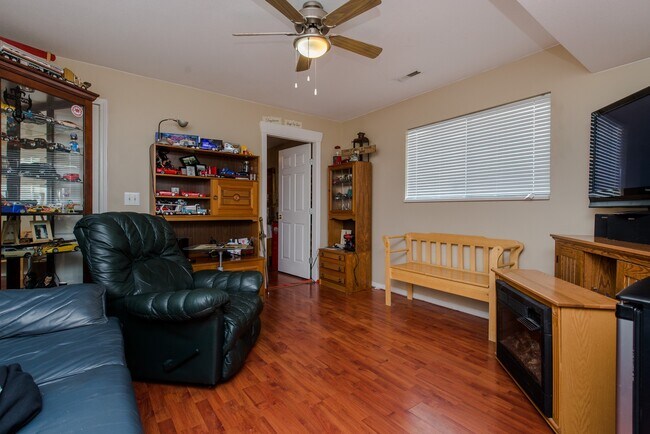 Photo - 8596 Ashwell Rd