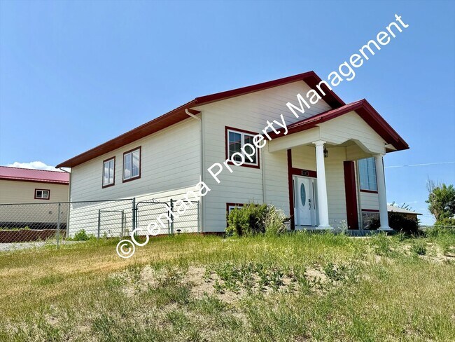 Photo - Beautiful home on the outskirts of town!