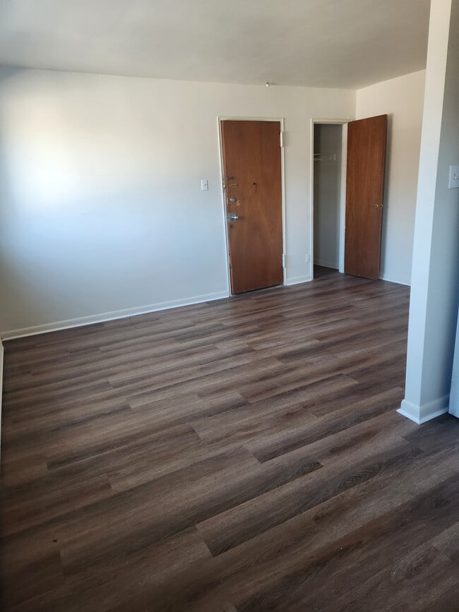 Photo - 7408 - 7428 Alma St