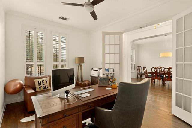 Photo - 1107 Devonshire Drive South