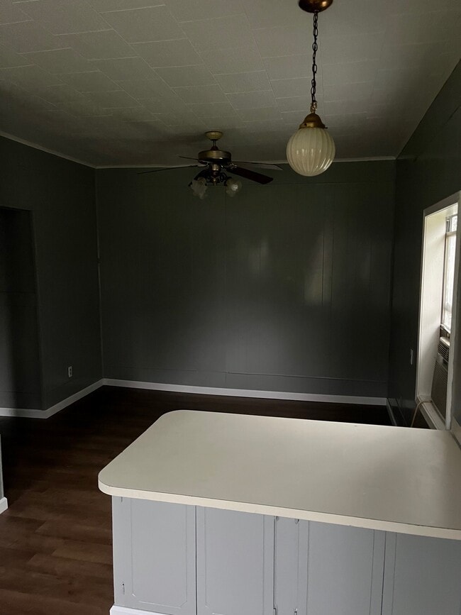 Building Photo - 710 Reed Ave Unit B