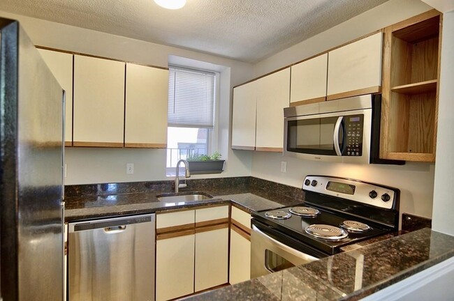 Photo - 1407 Commonwealth Ave Unidad 301 Rental