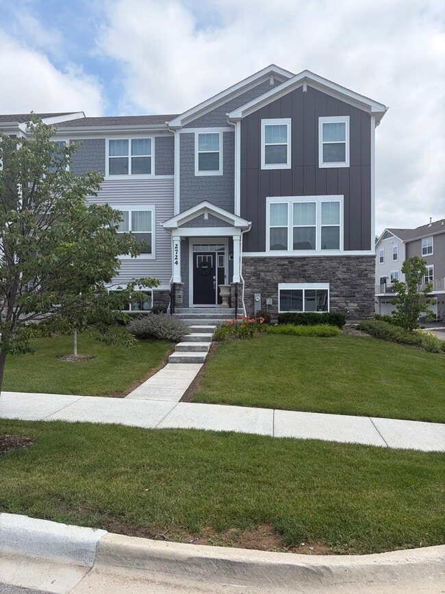 Building Photo - 2724 Fieldcrest Dr
