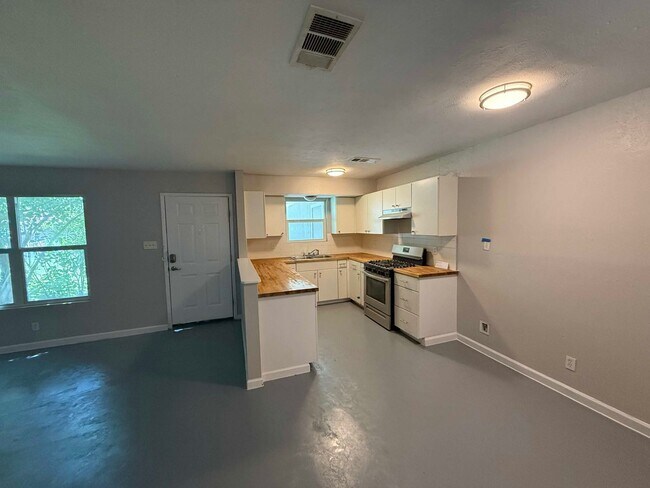 Photo - 8209 Colony Loop Dr Unidad A
