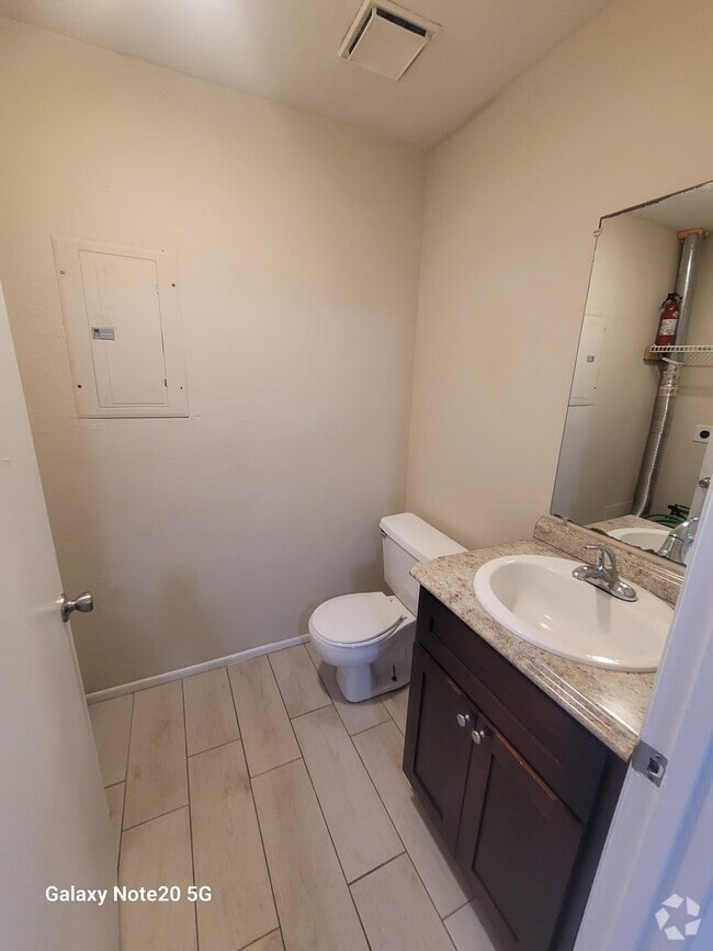 Building Photo - 5140 SE 29th St Rental