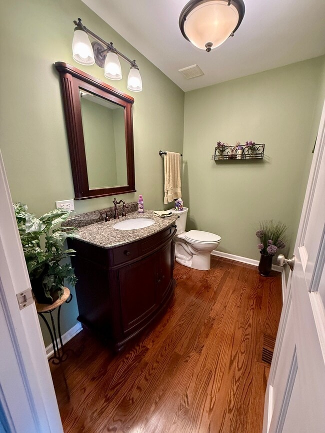 Photo - 902 Stratford Ln