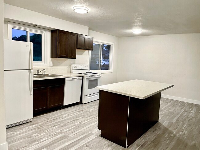 Photo - 721 NE 20th Pl