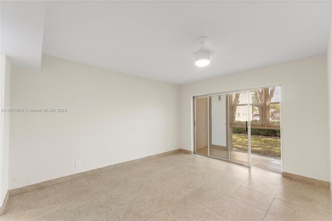 Photo - 300 Berkley Rd Unidad 107