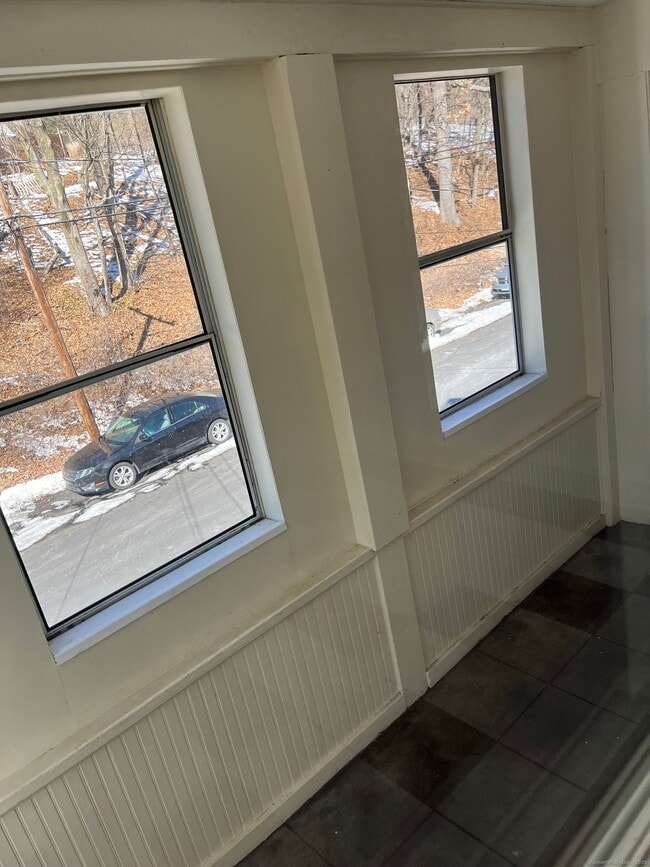 Photo - 61 School St