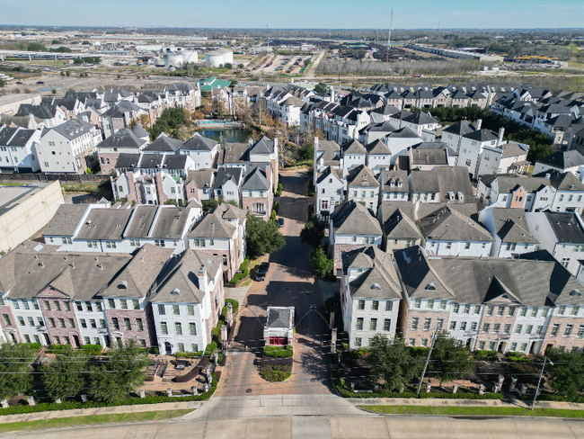 Photo - 2013 Fannin Station Townhome