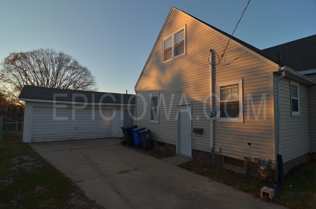 Photo - 1229 Oakland Rd NE