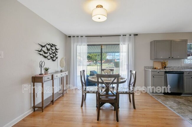 Photo - 6022 Elstree Pl