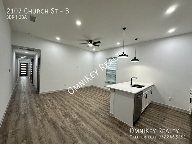 Photo - 2107 Church St Unit B
