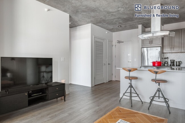 Photo - 450 W Belmont Ave Unidad FL5-ID983