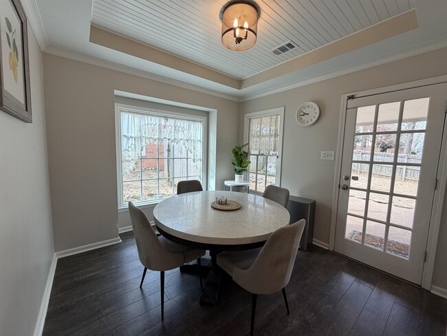 Photo - 1565 Dexter Run W