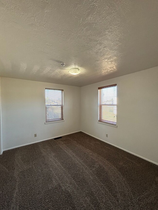 3907 Jason Ave