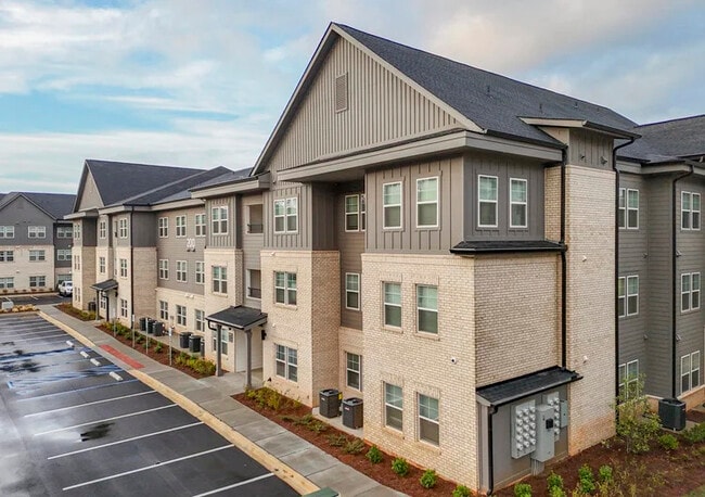 Building Photo - Blue Ridge Flats