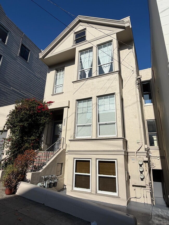 Photo - 2742 Sutter St