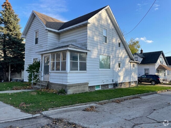 Building Photo - Lovely 4 Bedroom John Ball Park Rental