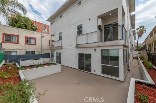 Building Photo - 1245 N New Hampshire Ave Unit 9