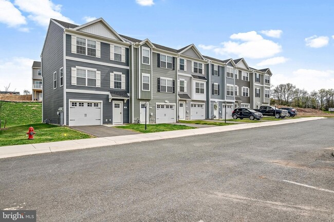 Building Photo - 494 Cadbury Dr Rental