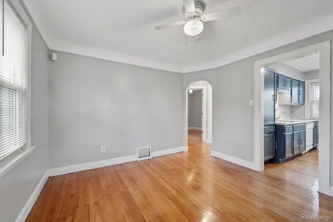 Photo - 1524 Cicotte Ave