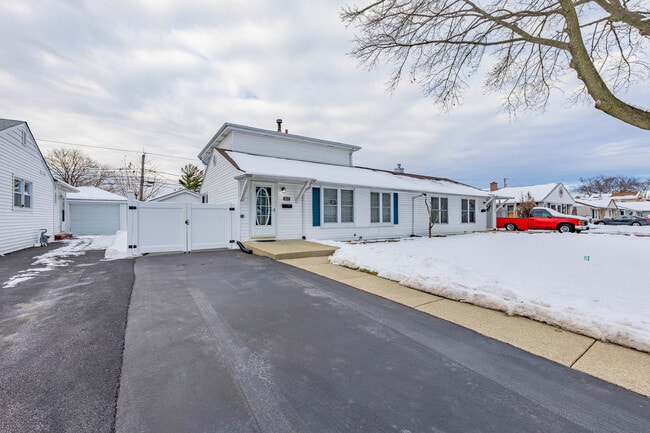 Building Photo - 8912 S Ryan Rd