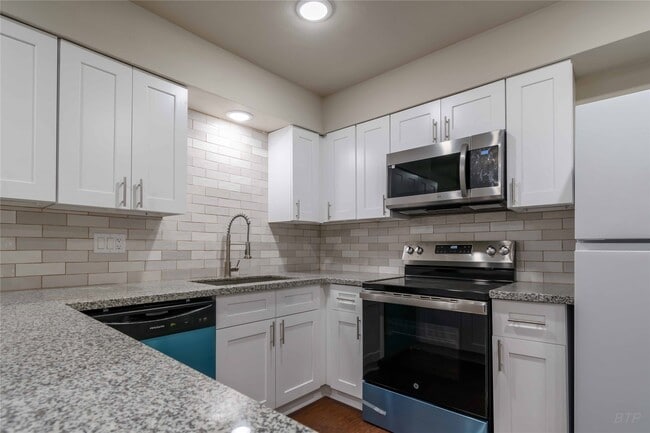 Building Photo - 12046 Beechnut St Unit True