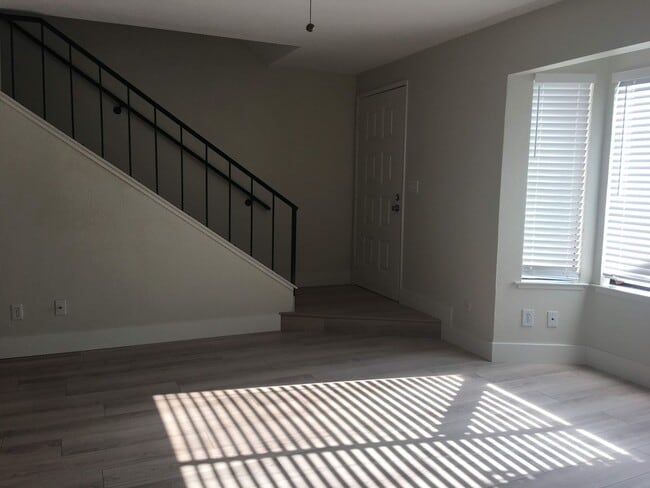Photo - Freshly updated Woodside Park townhouse, close to Fresno State.