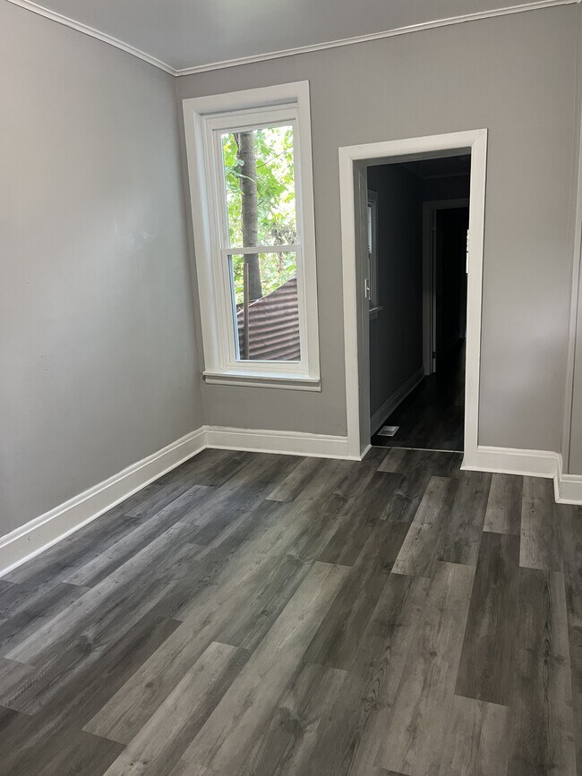 Photo - 322 E 11th St