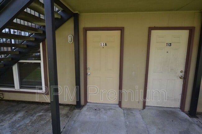 Photo - 2150 N Sherwood Forest Dr Unidad Building #11 A