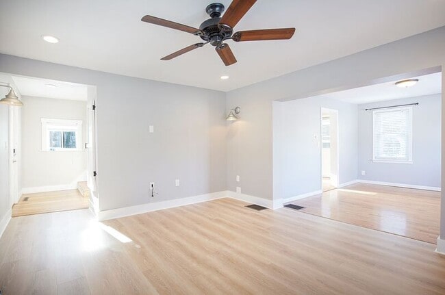 Photo - 40 Lealand Ave