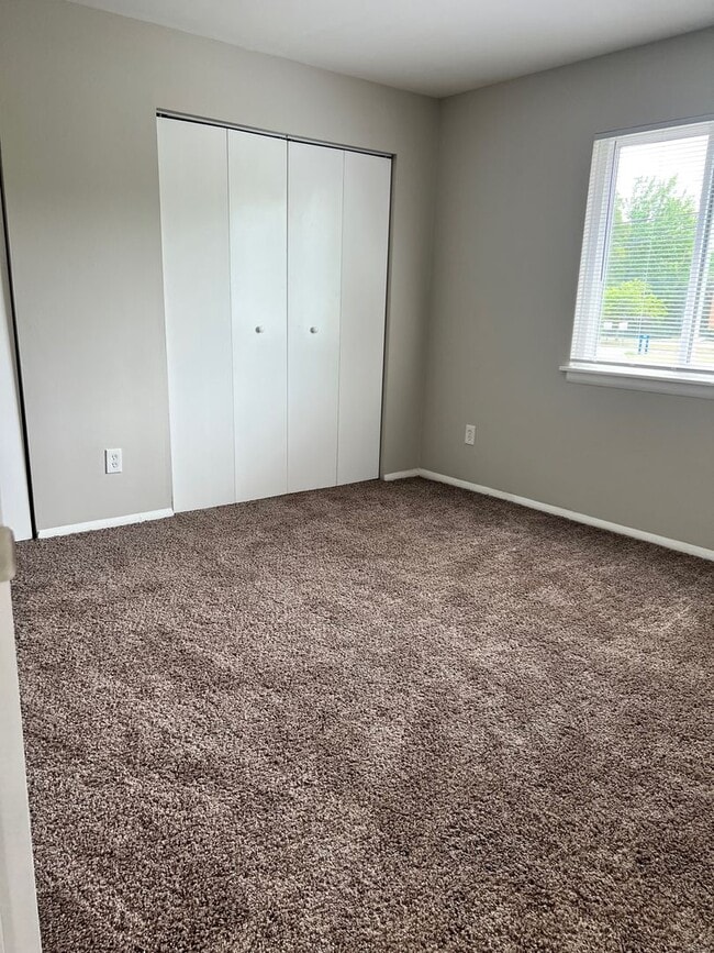 Photo - Charming Two-Bedroom Two Bathroom Apartment in Prime Chesterton Location! Unidad J8