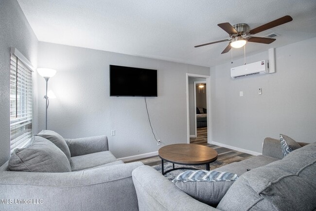 Photo - 226 Milray Ln