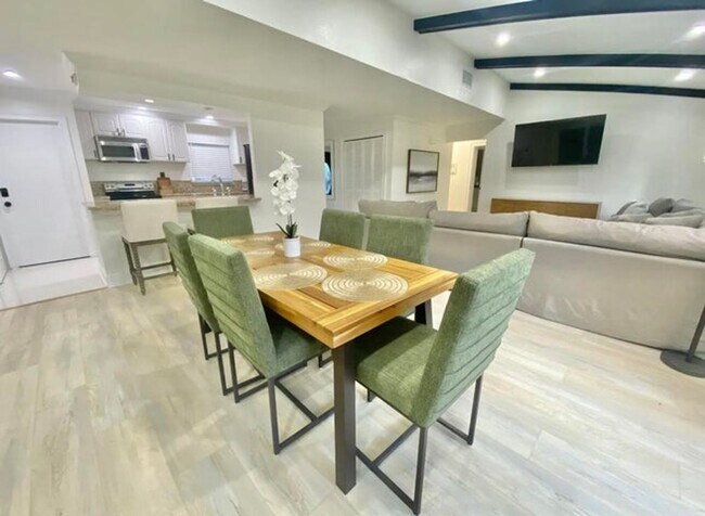 Photo - 556 SW 24th Ave