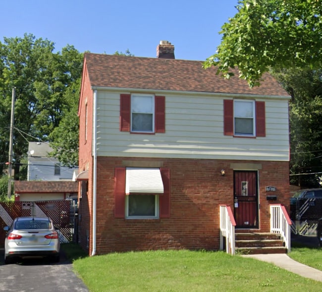 Building Photo - 17411 Throckley Ave