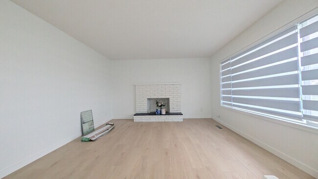 Photo - 46050 Camrose Ave