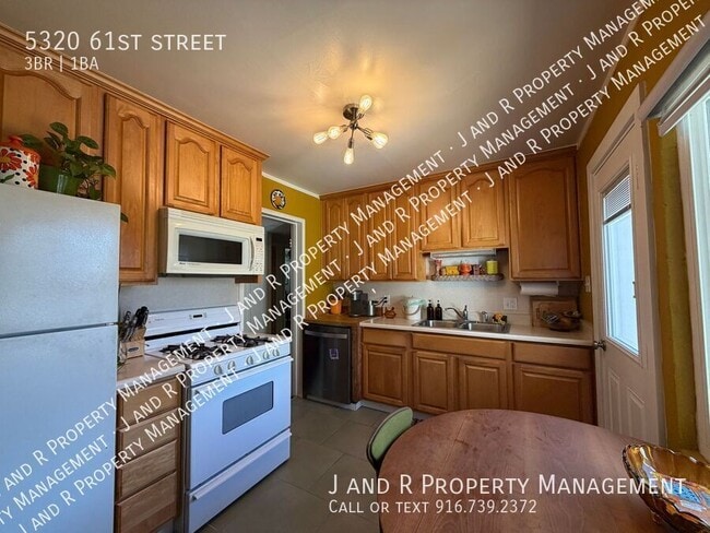 Photo - 5320 61st St
