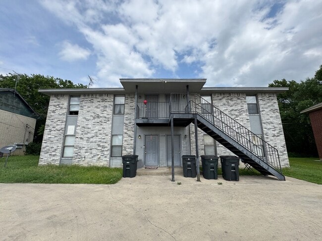 Building Photo - 1708 Benttree Dr