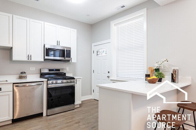 Building Photo - 3836 N Wilton Ave Unit 2 Rental