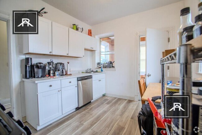Building Photo - 4 bedroom in Allston MA 02135 Unit 3 Rental