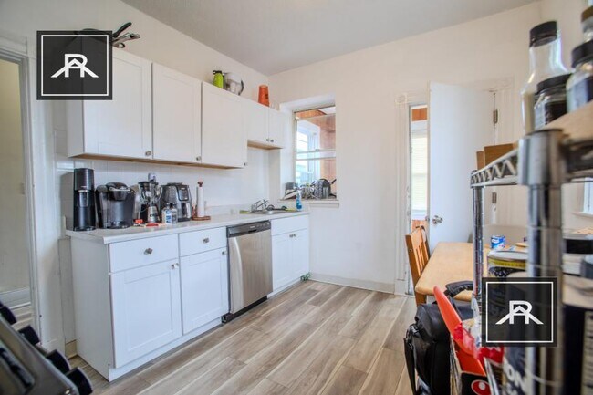4 bedroom in Allston MA 02135 - 4 bedroom in Allston MA 02135 Condo Unit 3