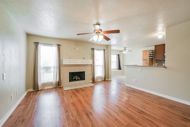 Photo - 13723 Rural Oak St