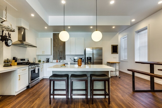 Photo - 706 N Racine Ave Unit ID1255556P